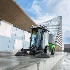 EGHOLM CITY RANGER 3070 Multifunctional Street Cleaning Machine, Image 2