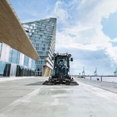 EGHOLM CITY RANGER 3070 Multifunctional Street Cleaning Machine, Image 3