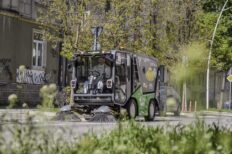 GREEN MACHINES 720ZE Electric Street Sweeper, image 3